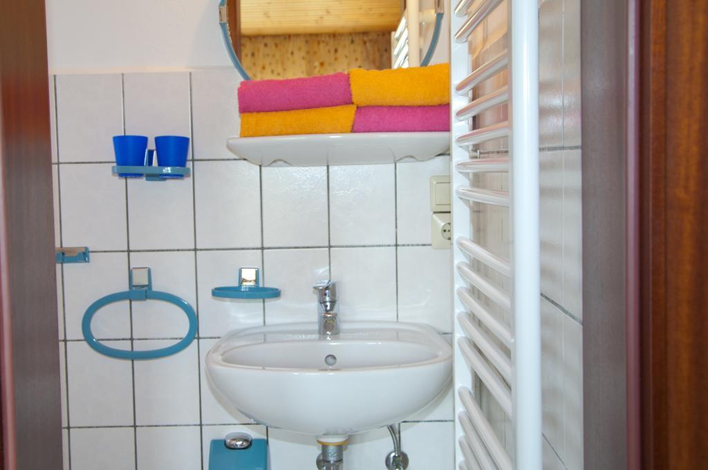 Ferien Unterm Reetdach In Gohren Hotel Goehren  Esterno foto