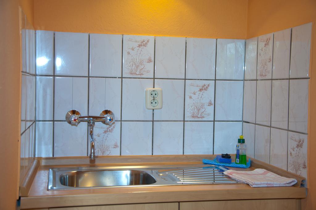 Ferien Unterm Reetdach In Gohren Hotel Goehren  Esterno foto