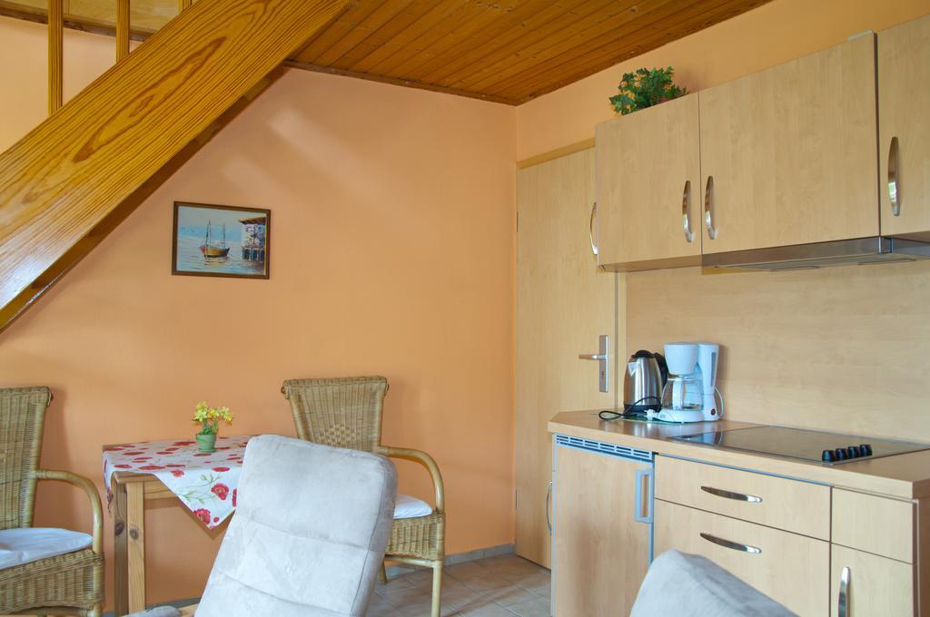 Ferien Unterm Reetdach In Gohren Hotel Goehren  Esterno foto