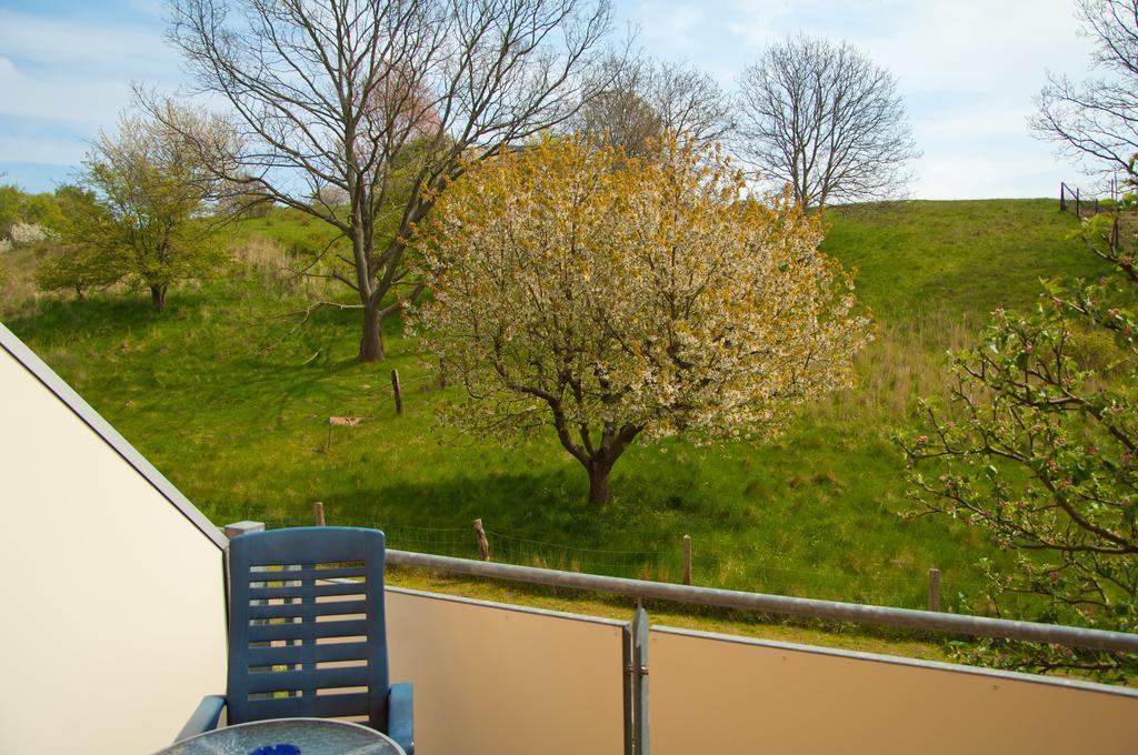 Ferien Unterm Reetdach In Gohren Hotel Goehren  Esterno foto