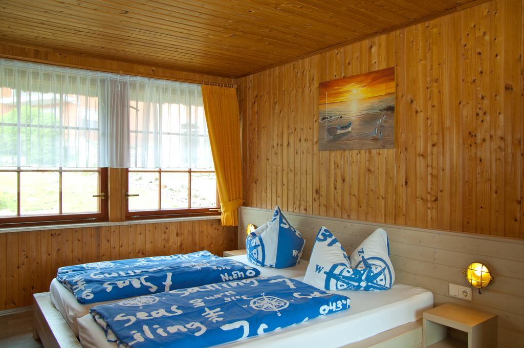 Ferien Unterm Reetdach In Gohren Hotel Goehren  Esterno foto