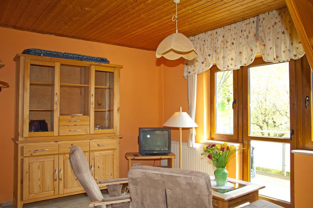 Ferien Unterm Reetdach In Gohren Hotel Goehren  Esterno foto