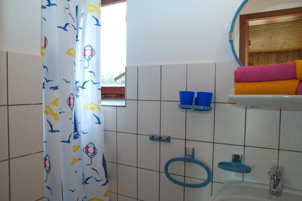 Ferien Unterm Reetdach In Gohren Hotel Goehren  Esterno foto