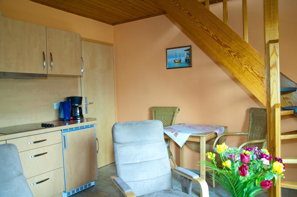 Ferien Unterm Reetdach In Gohren Hotel Goehren  Esterno foto