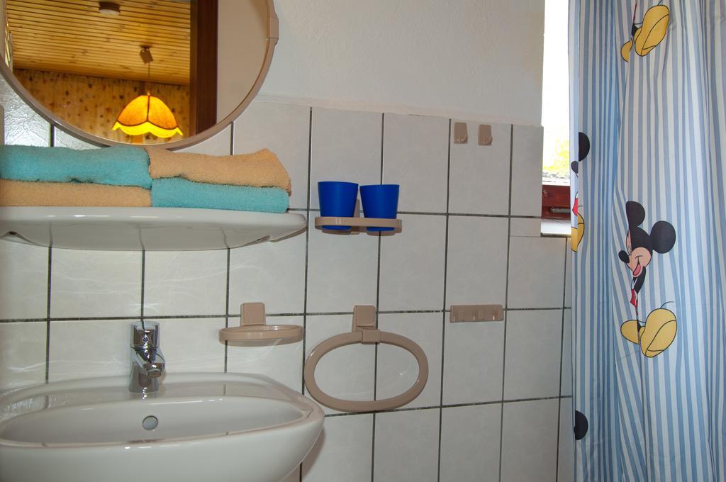 Ferien Unterm Reetdach In Gohren Hotel Goehren  Esterno foto
