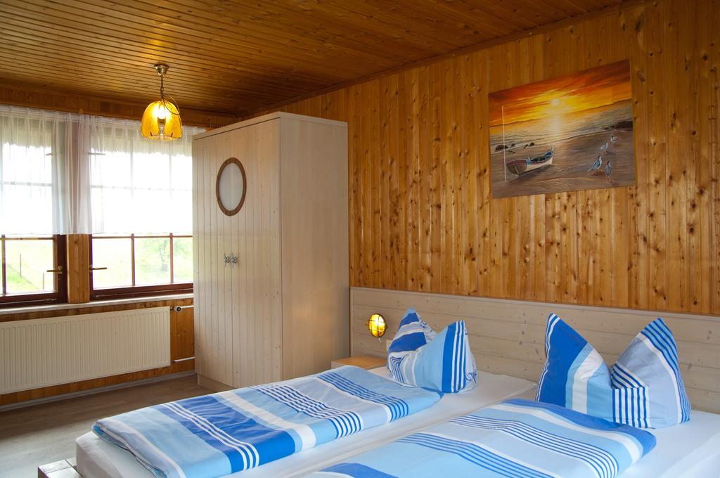 Ferien Unterm Reetdach In Gohren Hotel Goehren  Esterno foto