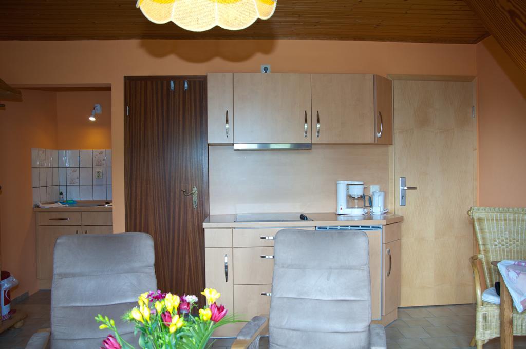 Ferien Unterm Reetdach In Gohren Hotel Goehren  Esterno foto