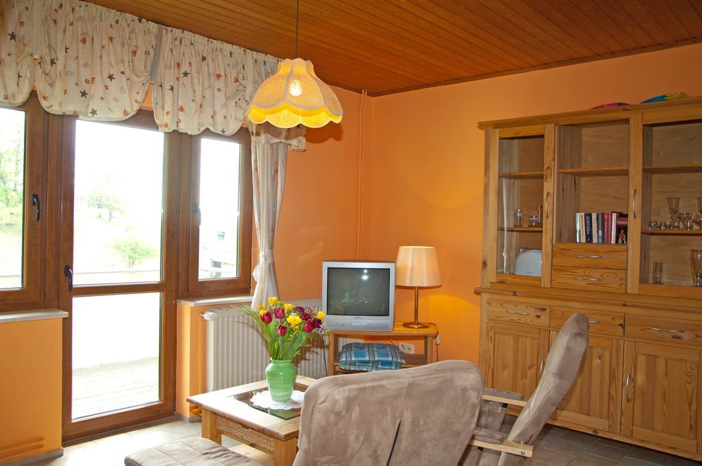 Ferien Unterm Reetdach In Gohren Hotel Goehren  Esterno foto