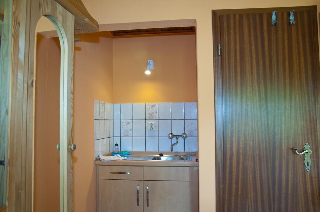 Ferien Unterm Reetdach In Gohren Hotel Goehren  Esterno foto