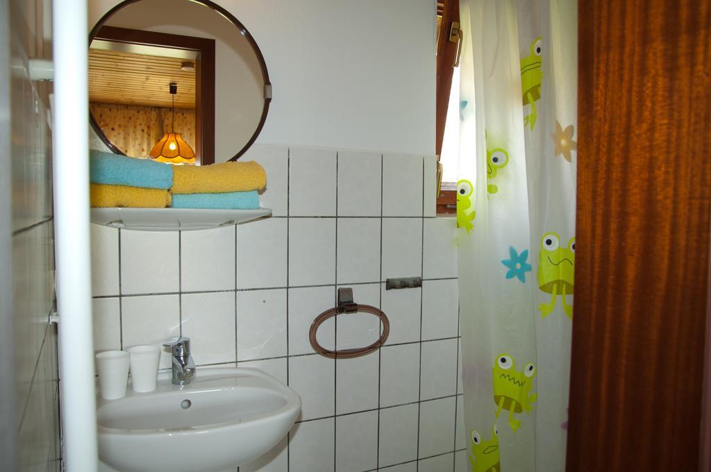 Ferien Unterm Reetdach In Gohren Hotel Goehren  Esterno foto