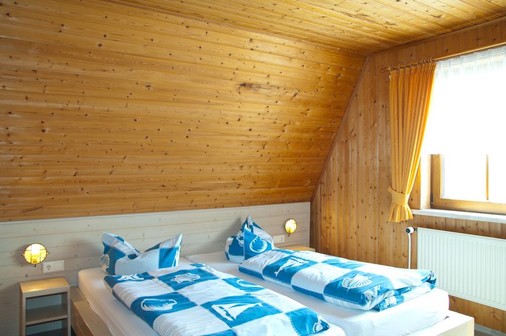 Ferien Unterm Reetdach In Gohren Hotel Goehren  Esterno foto