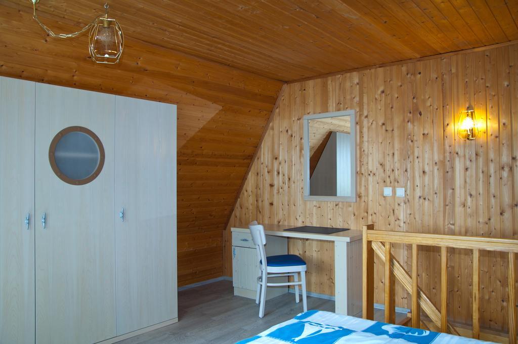 Ferien Unterm Reetdach In Gohren Hotel Goehren  Esterno foto